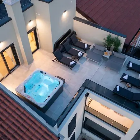 Luxury Rooftop Duplex * زادار