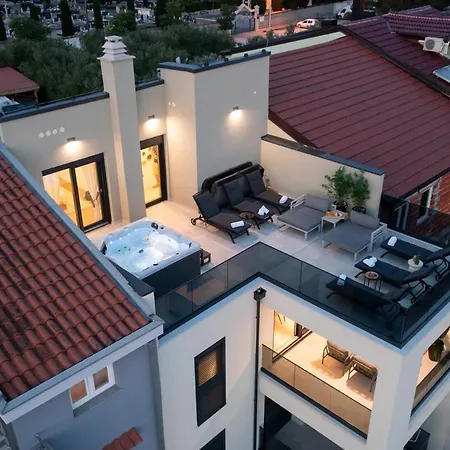 شقة Luxury Rooftop Duplex زادار