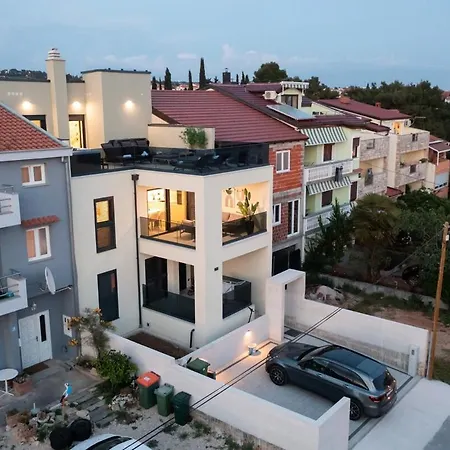 شقة Luxury Rooftop Duplex زادار
