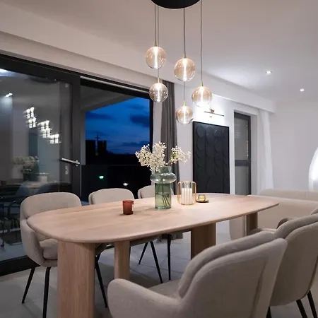 Luxury Rooftop Duplex زادار